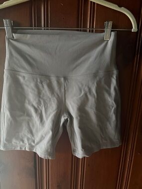 lululemon athletica High-Rise Performance Shorts in Light Gray